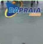 Foto de baleia emaranhada em cabo de rede na praia, Dapraia News